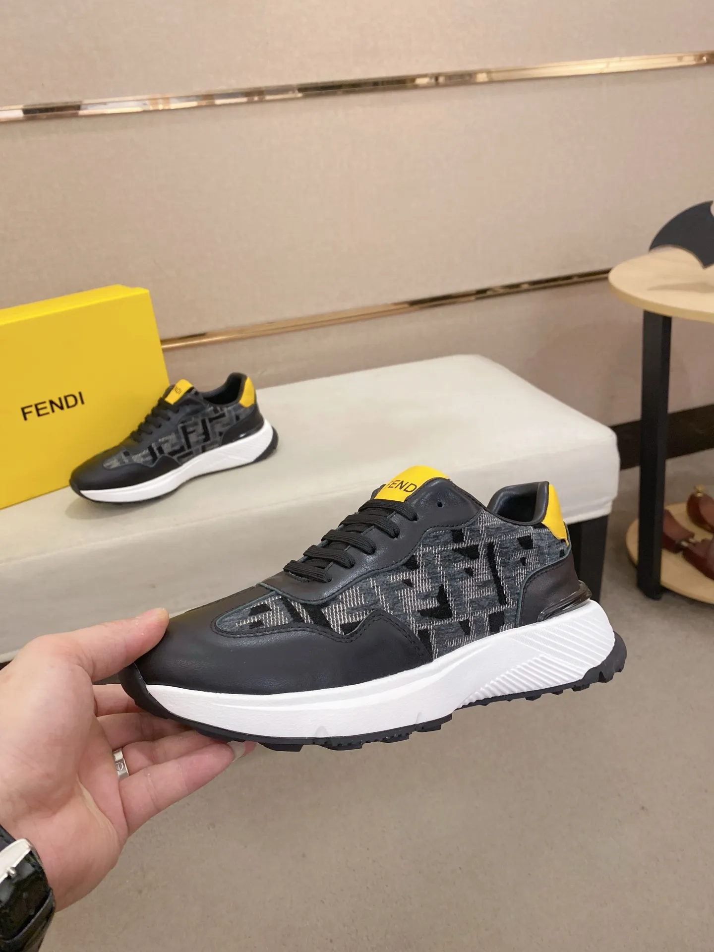Men's shoes 💰 462💰 (fendi) New style 👊🏻 upper 🇮🇹 imported cowhide fabric 🇩🇪 lining imported sheepskin lining. The original outsole is molded to highlight the identity of every man, and the upper foot is elegant and stable🚶🏻🚶🏻The high-end custom counters reproduce the original version📯No matter the wind or rain, the shoe last remains unchanged and can withstand the verification of time🔍️,🔵 Size: 38-44